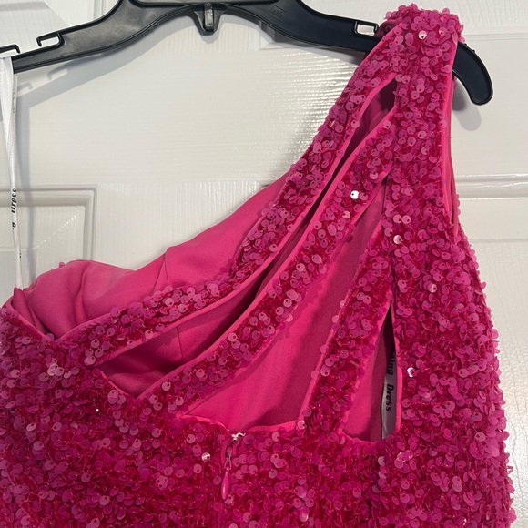 Elegant One-Shoulder Fuchsia Sequin Prom Dress - Picture 5 of 8